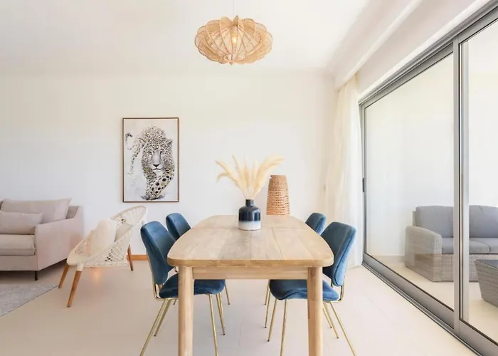 Апартаменти Snazzy Varandas Do Castelo One Bedroom Sleeps 2 Persons Албуфейра